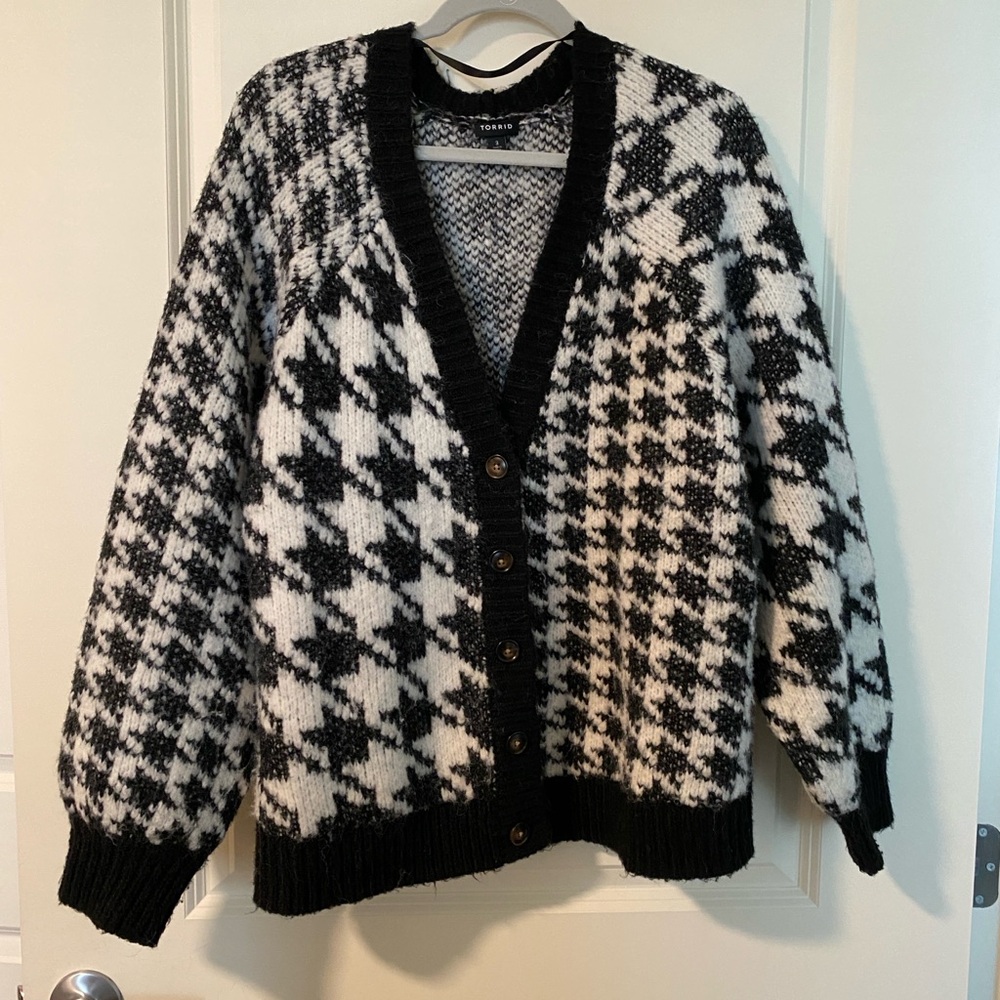 Torrid Black and White Houndstooth Cardigan